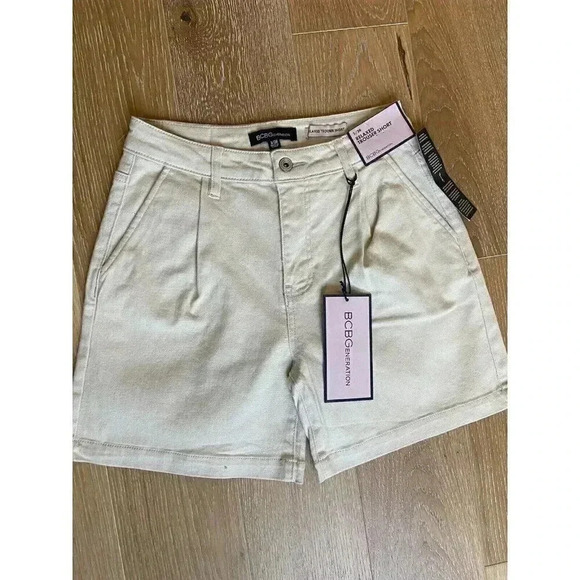 BCBG Generations Women's Relaxed Trouser Shorts - color Ivory size 3/26 NWT - Picture 1 of 8